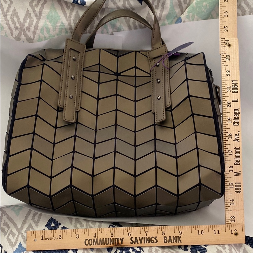 Chic puzzle cut purse with a Geometric Olive Tote Bag